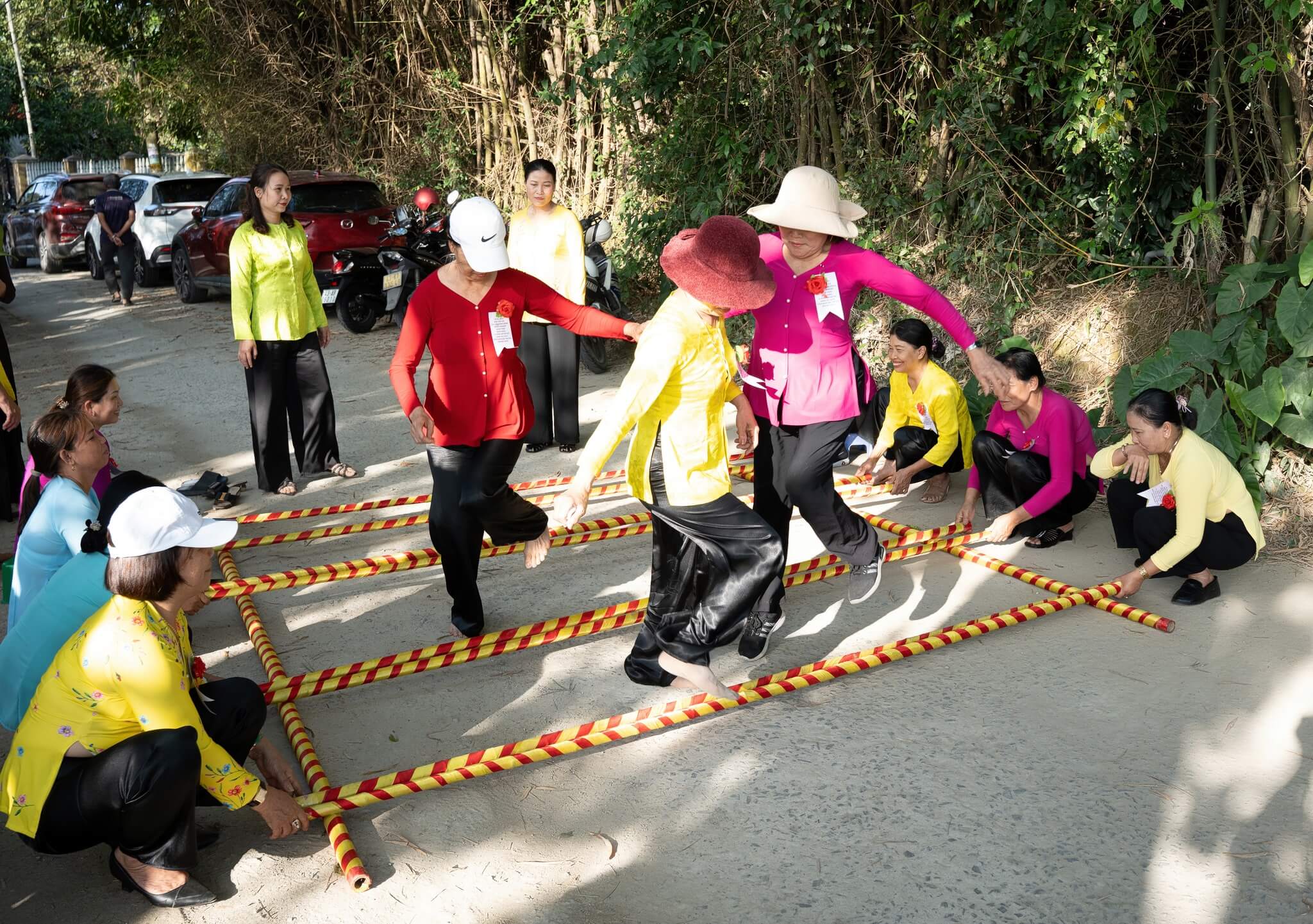 Làm bánh truyền thống