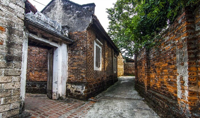 Làng cổ Phong Nam là một trong những địa chỉ hiếm hoi còn lưu giữ nhiều nét đẹp của làng quê Việt. Đây cũng chính là lý do mà địa điểm này được nhiều du khách lựa chọn.